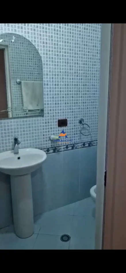 Tirane, jepet me qera apartament 2+1+Ballkon Kati 1, 125 m² 957 € 