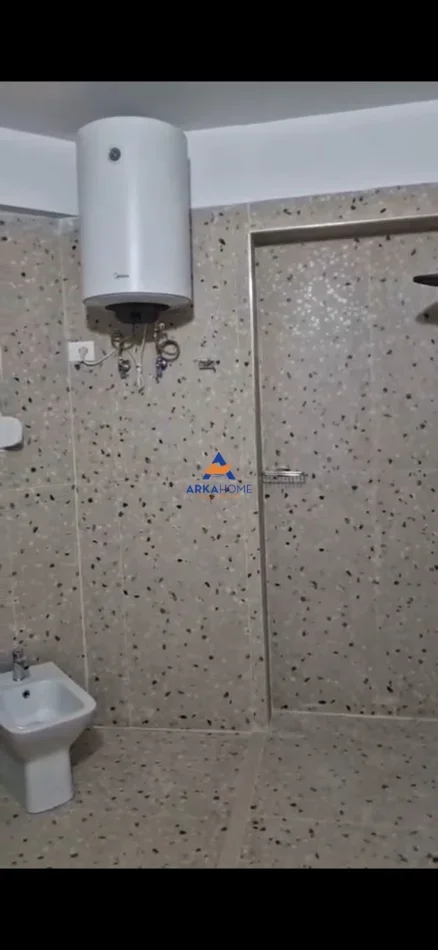 Tirane, jepet me qera apartament 2+1+Ballkon Kati 1, 125 m² 957 € 