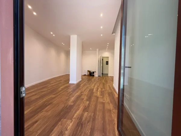 Tirane, jepet me qera zyre Kati 3, 120 m² 2.000 € (Parku Olimpik)