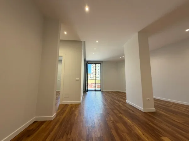 Tirane, jepet me qera zyre Kati 3, 120 m² 2.000 € (Parku Olimpik)