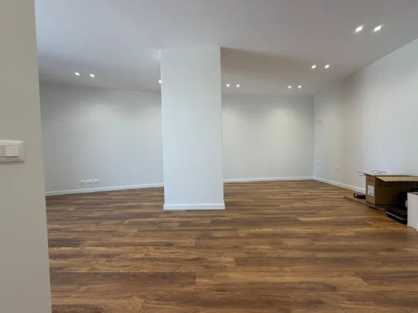 Tirane, jepet me qera zyre Kati 3, 120 m² 2.000 € (Parku Olimpik)