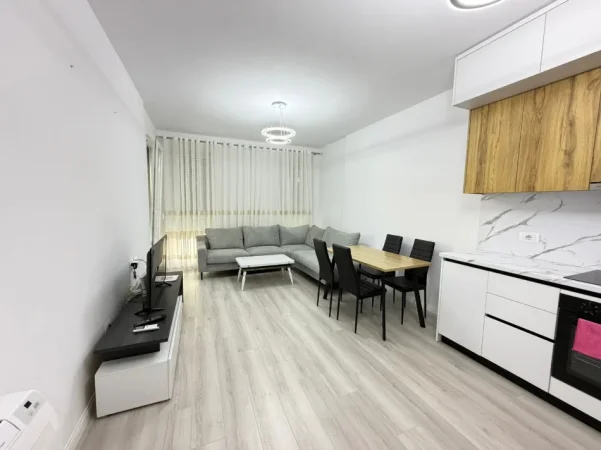 Tirane, jepet me qera apartament 2+1 Kati 7, 95 m² 420 € (Univers City, QTU)