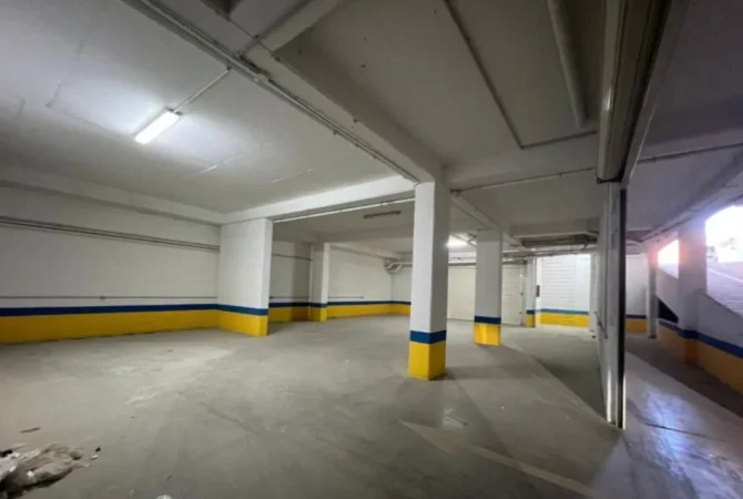 Tirane, jepet me qera magazine Kati -1, 200 m² 1100 € (ASTIR)