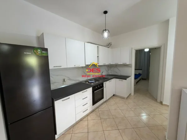 Vlore, shitet apartament 2+1+Ballkon Kati 1, 83 m² 145.000 € (Lungomare)