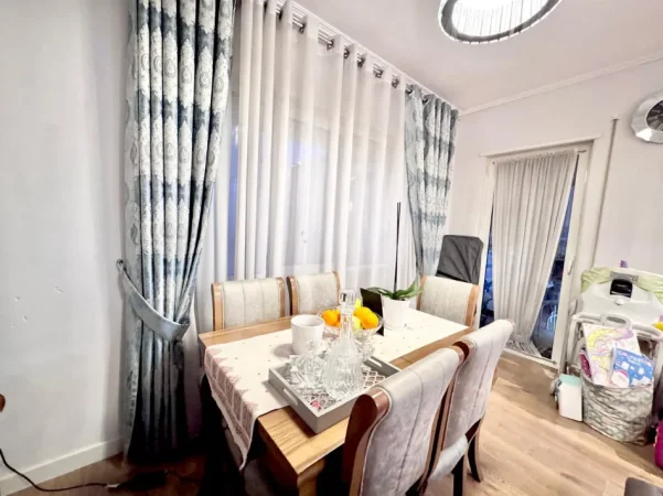 Tirane, jepet me qera apartament 1+1 Kati 5, 95 m² 450 € 