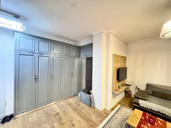 Tirane, jepet me qera apartament 1+1 Kati 5, 95 m² 450 € 
