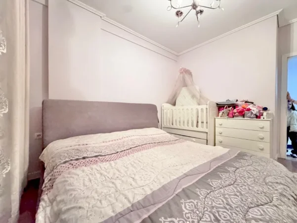 Tirane, jepet me qera apartament 1+1 Kati 5, 95 m² 450 € 