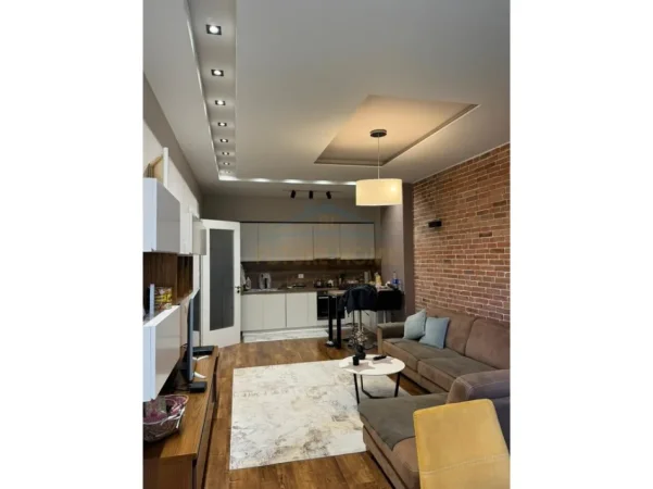 Tirane, shes apartament 2+1 Kati 1, 118 m² (Unaza e Re)