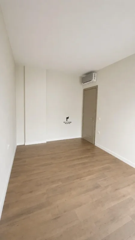 Tirane, jepet me qera zyre Kati 3, 69 m² 450 € (JORDAN MISJA)