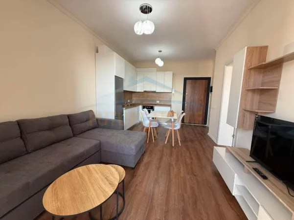 Tirane, jepet me qera apartament 1+1 Kati 5, 65 m² 350 € (KAMEZ)
