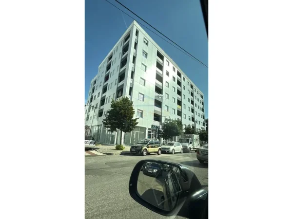 Tirane, jepet me qera apartament 1+1 Kati 5, 65 m² 350 € (KAMEZ)