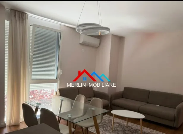 Tirane, jepet me qera apartament 2+1+Ballkon Kati 2, 67 m² 750 € (RRUGA E BARRIKADAVE)