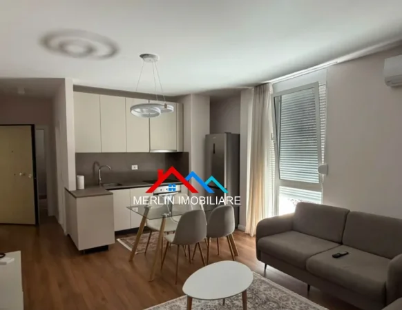 Tirane, jepet me qera apartament 2+1+Ballkon Kati 2, 67 m² 750 € (RRUGA E BARRIKADAVE)