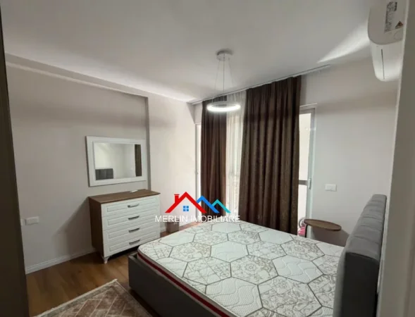 Tirane, jepet me qera apartament 2+1+Ballkon Kati 2, 67 m² 750 € (RRUGA E BARRIKADAVE)