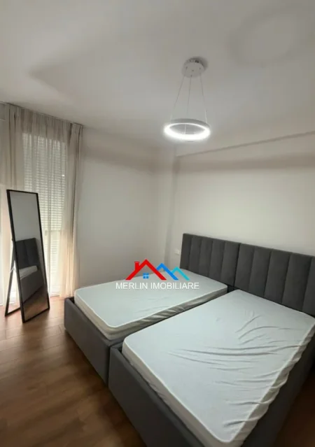 Tirane, jepet me qera apartament 2+1+Ballkon Kati 2, 67 m² 750 € (RRUGA E BARRIKADAVE)