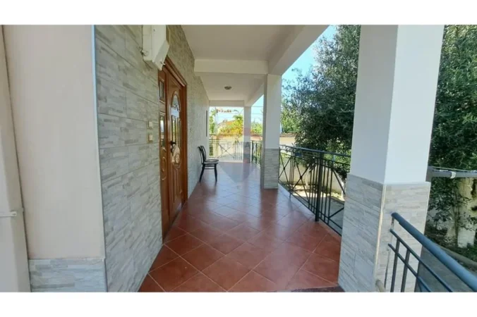 Vlore - Lungomare, shitet Vile Vile 2 Katshe , 217 m² 280.000 € (Rruga Dhimitër Konomi, Vlore)
