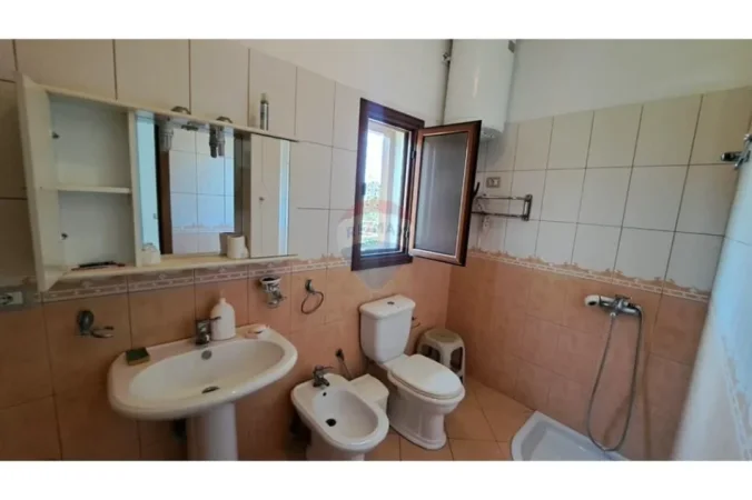 Vlore - Lungomare, shitet Vile Vile 2 Katshe , 217 m² 280.000 € (Rruga Dhimitër Konomi, Vlore)