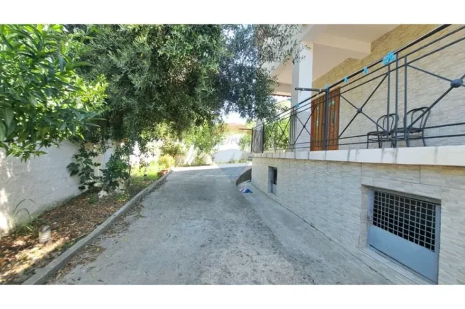 Vlore - Lungomare, shitet Vile Vile 2 Katshe , 217 m² 280.000 € (Rruga Dhimitër Konomi, Vlore)
