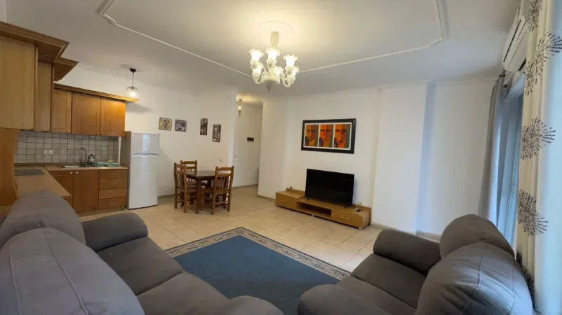 Tirane, jepet me qera apartament 1+1+Ballkon Kati 3, 70 m² 650 € (Rruga Maliq Muco/Cirku i Tiranes)