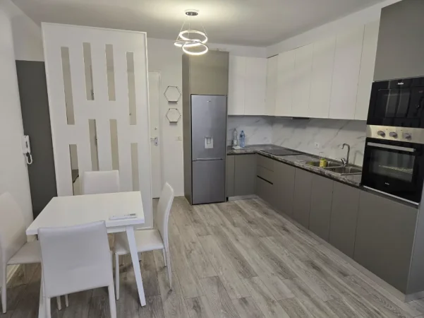Tirane, jepet me qera apartament 1+1+Ballkon Kati 2, 70 m² 600 € (Ali Demi/Fusha e Sportit)