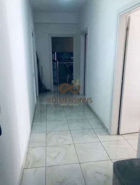 Tirane, jepet me qera apartament 2+1 Kati 2, 105 m² 700 € (Rruga e Barikadave)