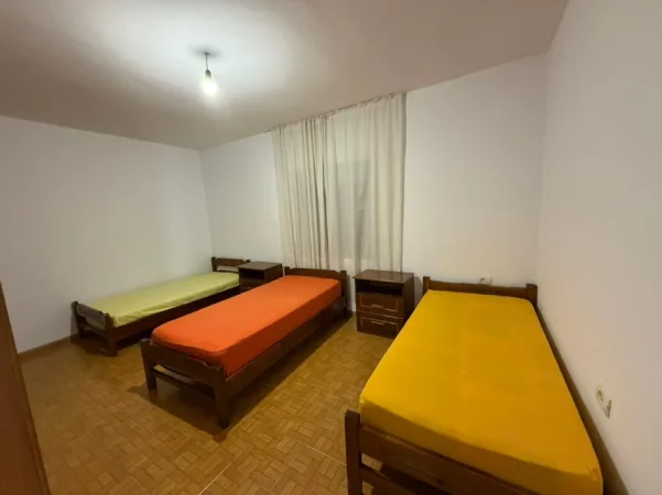 Tirane, jepet me qera Vile 2+1 Kati 1, 120 m² 550 € (Porcelan/Rr.Kokonozeve)