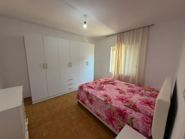 Tirane, jepet me qera Vile 2+1 Kati 1, 120 m² 550 € (Porcelan/Rr.Kokonozeve)