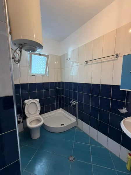 Tirane, jepet me qera Vile 2+1 Kati 1, 120 m² 550 € (Porcelan/Rr.Kokonozeve)