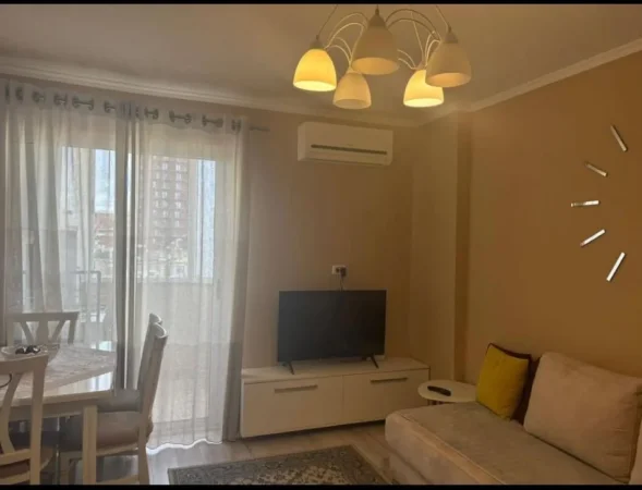 Tirane, jepet me qera apartament 1+1 Kati 7, 60 m² 600 € (Rruga Myslym Shyri)