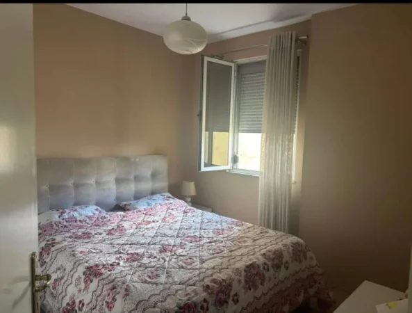 Tirane, jepet me qera apartament 1+1 Kati 7, 60 m² 600 € (Rruga Myslym Shyri)