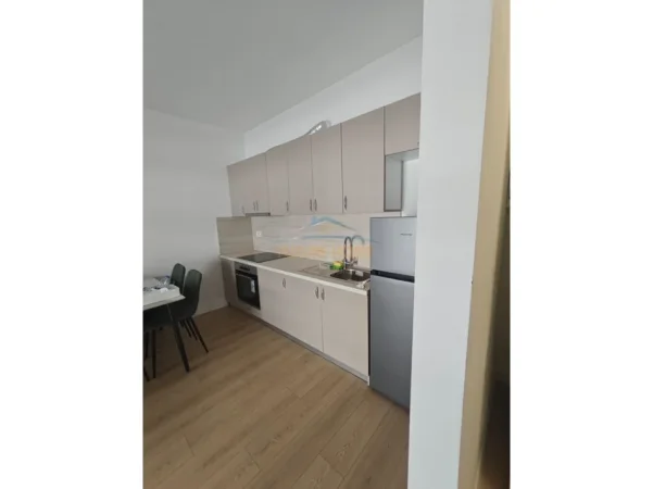 Tirane, jepet me qera apartament 1+1 Kati 2, 57 m² 500 € (Univers City)