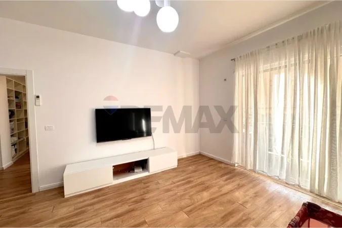 Tirane, shes apartament 2+1+Ballkon , 120 m² 220.000 € (blloku gintash)