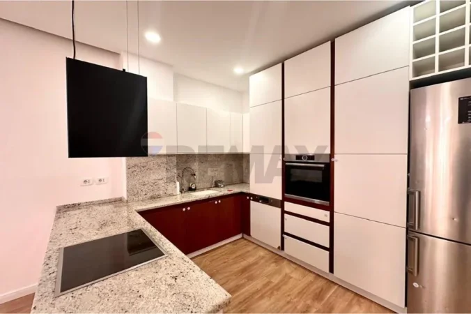Tirane, shes apartament 2+1+Ballkon , 120 m² 220.000 € (blloku gintash)