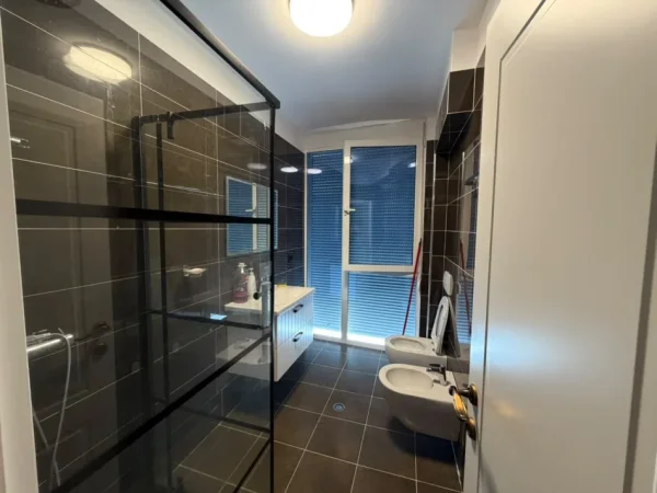 Tirane, jepet me qera apartament 2+1 Kati 2, 67 m² 750 € (Rruga Mahmut Fortuzi)