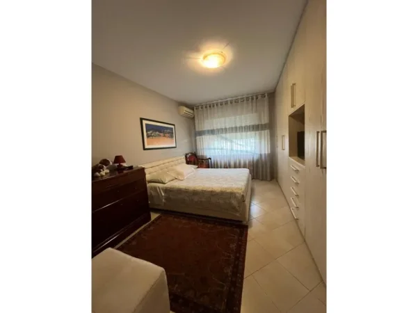 Tirane, shitet apartament 2+1+Ballkon Kati 3, 71 m² 180.000 € (Ish Parku Autobuzave)