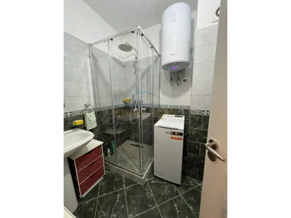 Tirane, shitet apartament 2+1+Ballkon Kati 3, 71 m² 180.000 € (Ish Parku Autobuzave)