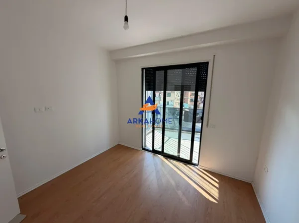 Tirane, jepet me qera apartament 2+1+Ballkon Kati 2, 80 m² 591 € 