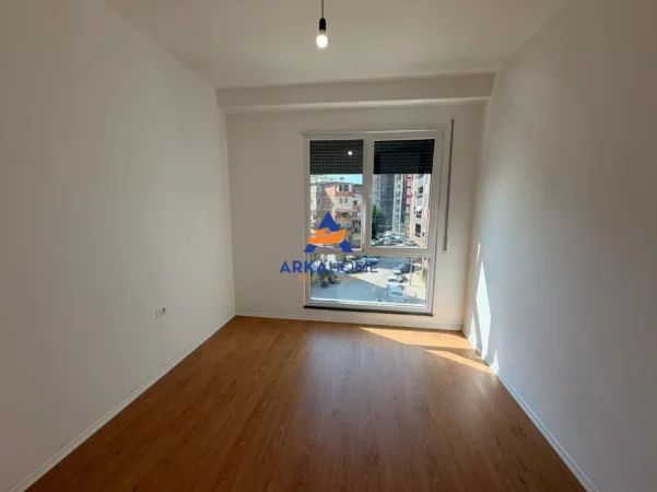 Tirane, jepet me qera apartament 2+1+Ballkon Kati 2, 80 m² 591 € 