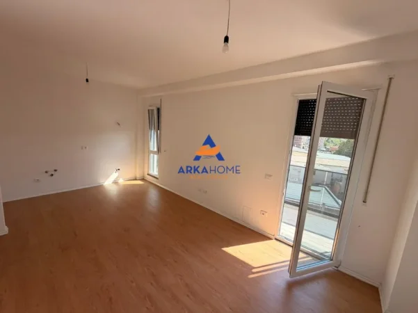 Tirane, jepet me qera apartament 2+1+Ballkon Kati 2, 80 m² 591 € 