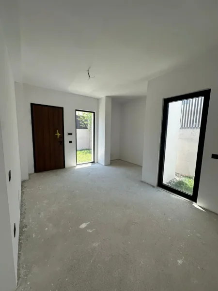 Tirane, shitet Vile Vile 3 Katshe , 240 m² 750.000 € (Liqeni I Thate)