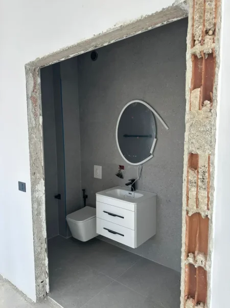 Tirane, shitet Vile Vile 3 Katshe , 240 m² 750.000 € (Liqeni I Thate)