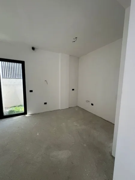 Tirane, shitet Vile Vile 3 Katshe , 240 m² 750.000 € (Liqeni I Thate)