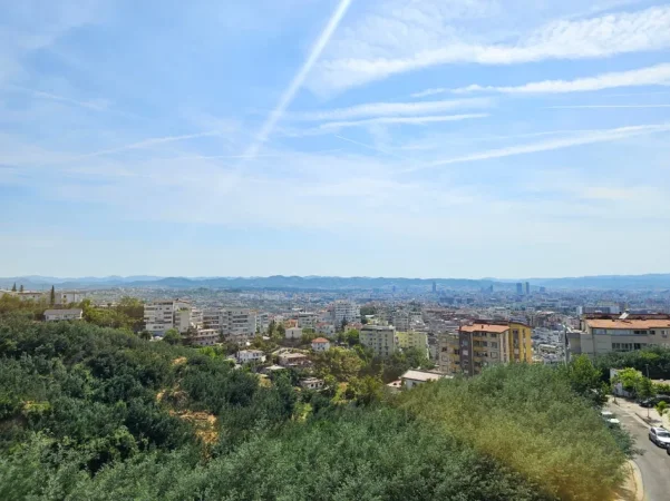 Tirane, shitet apartament 2+1+Aneks+Ballkon Kati 3, 117 m² 117.000 € (fresku , linze)