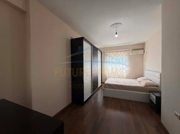 Tirane, jepet me qera apartament 2+1 Kati 7, 107 m² 550 € (Unaza Re)