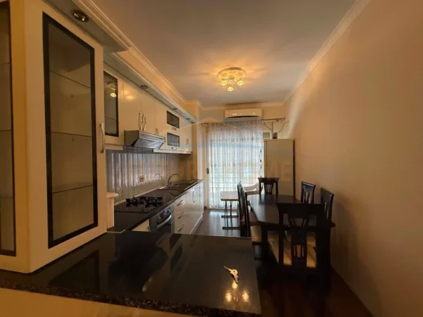 Tirane, jepet me qera apartament 2+1 Kati 7, 107 m² 550 € (Unaza Re)