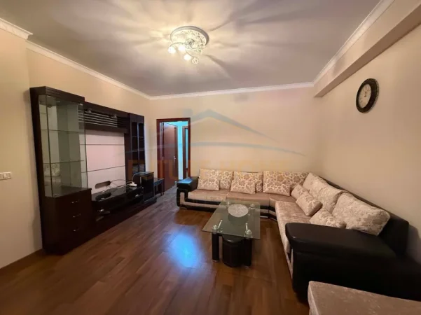 Tirane, jepet me qera apartament 2+1 Kati 7, 107 m² 550 € (Unaza Re)