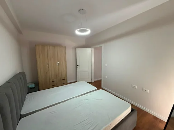 Tirane, jepet me qera apartament 1+1 Kati 2, 67 m² 750 € (Rrugës së Barrikadave)