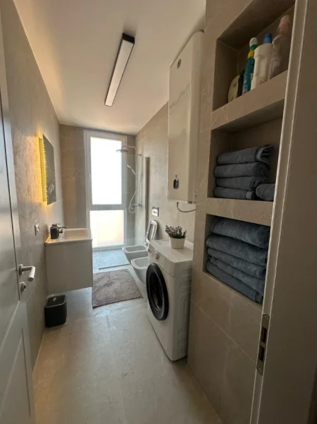 Tirane, jepet me qera apartament 1+1 , 72 m² 600 € (Pranë Stacionit të Trenit)