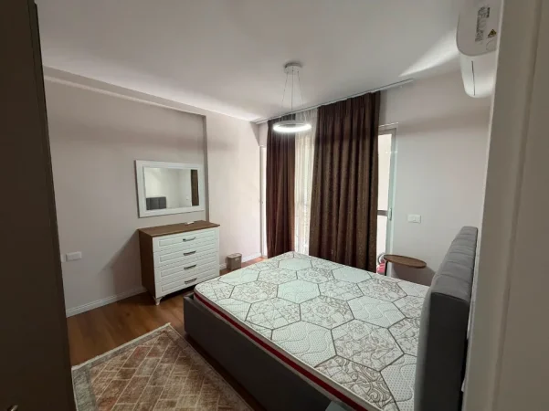 Tirane, jepet me qera apartament 1+1 Kati 2, 67 m² 750 € (Rrugës së Barrikadave)