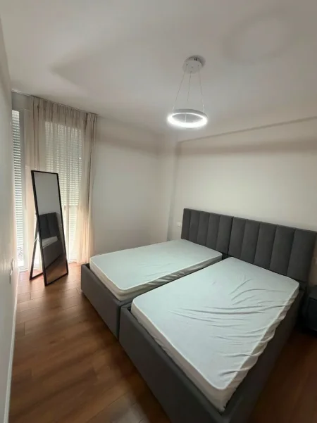 Tirane, jepet me qera apartament 1+1 Kati 2, 67 m² 750 € (Rrugës së Barrikadave)